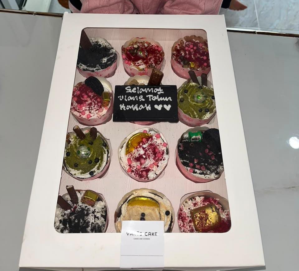Cupcake Ultah (Isi 12)